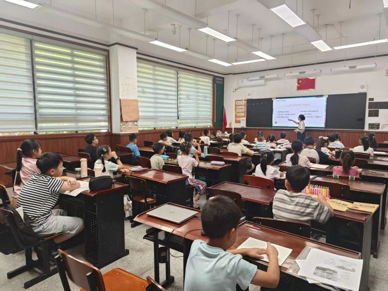西南院暑期爱心托管班解锁缤纷夏日图片2.jpg