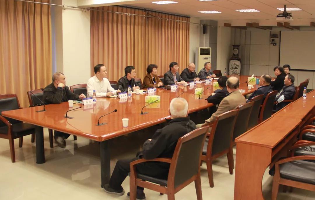 0406 公司领导与退休职工代表开展座谈会.jpg